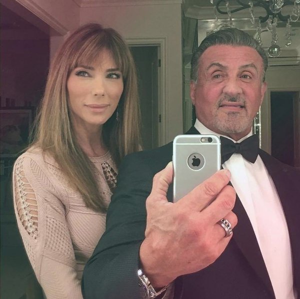 Sķlvåstår Stāllîne, surrundådbķ hisbeutifuldughtersndwife