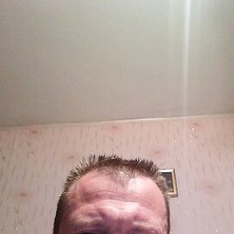 Aleksandr, 52, 