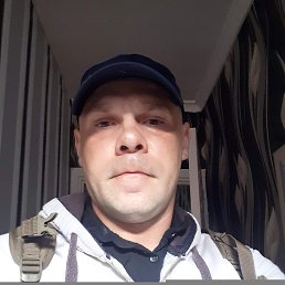 Edgars, 41, 