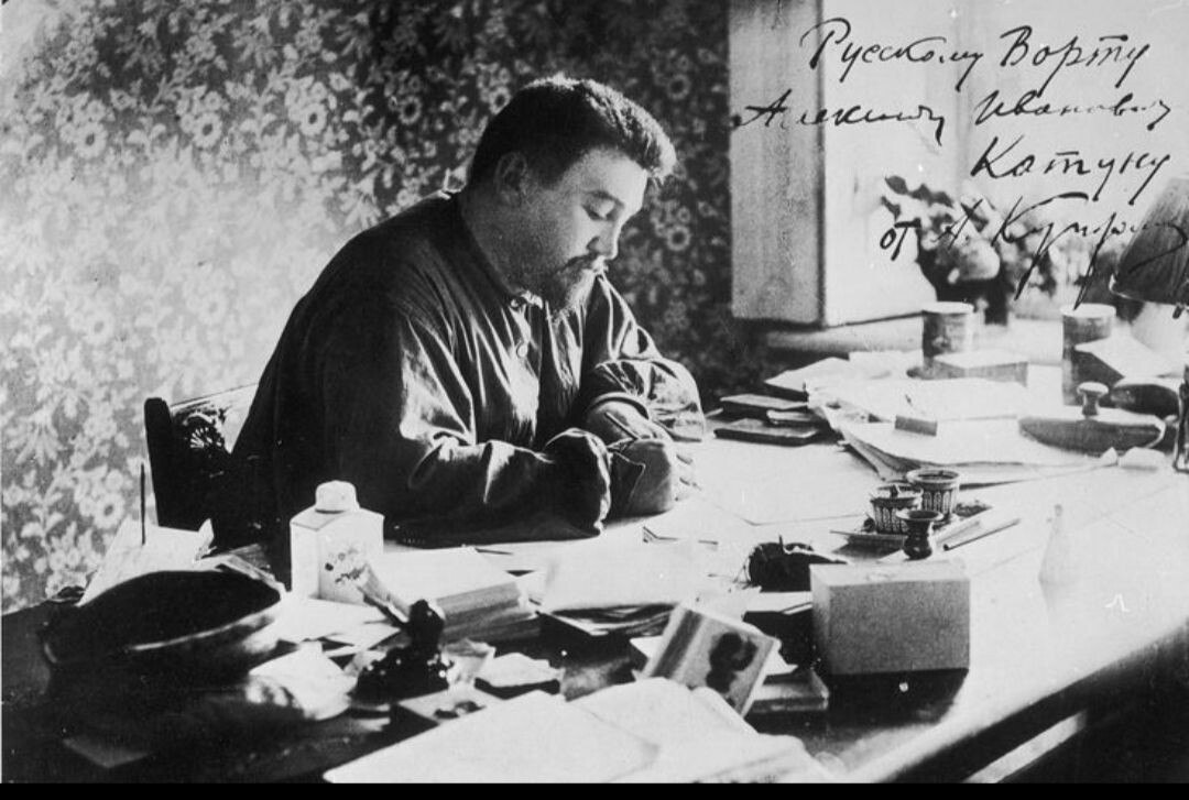 Главное - не бойтесь вы, не бойтесь жизни: она веселая, занятная, чудная штука - эта жизнь. Ну, ...