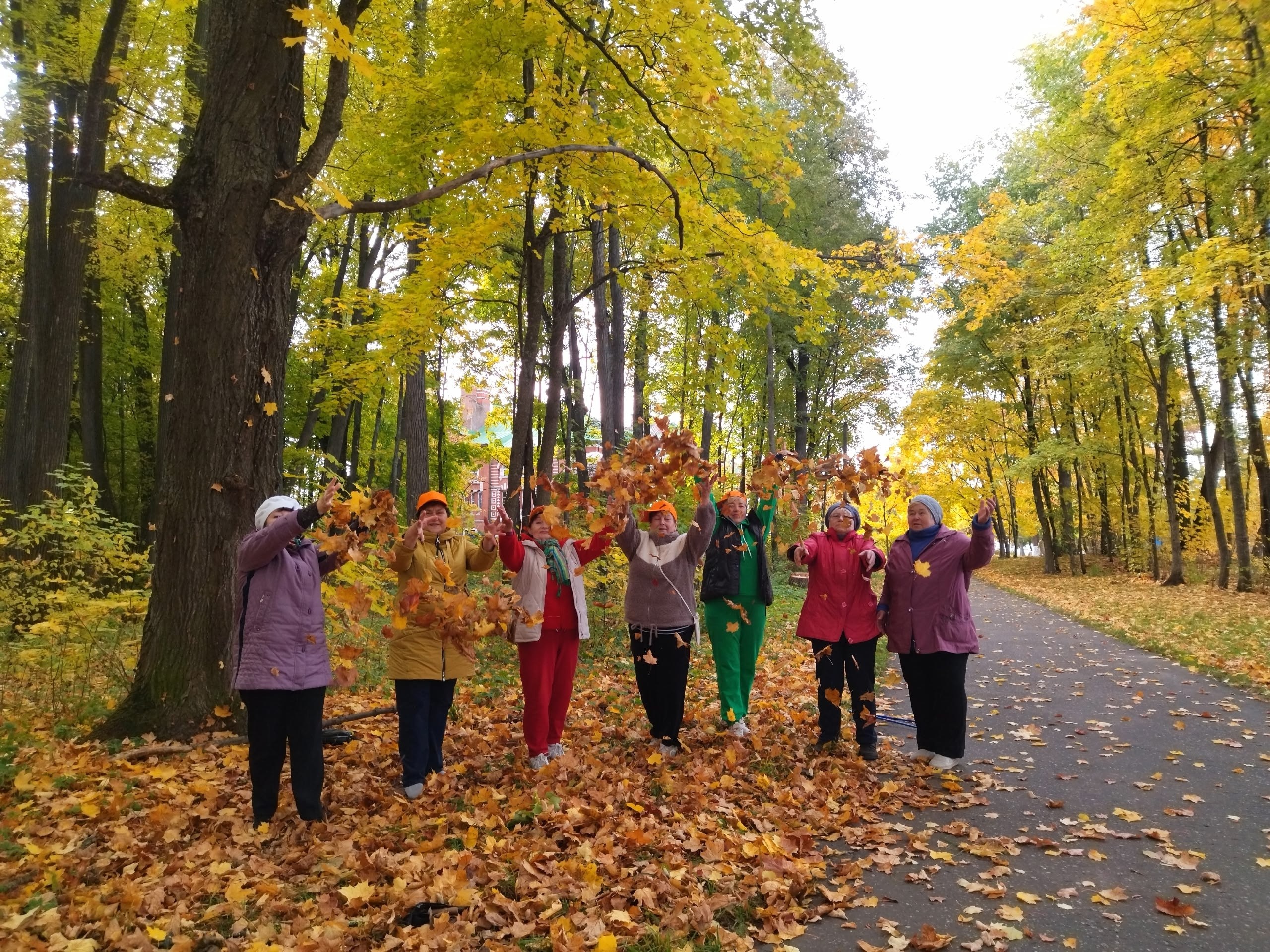   - 5  2025  22:01 - 4