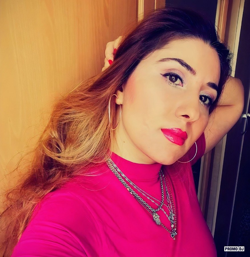   "   2025" " " /" ...