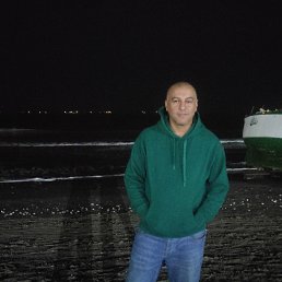 Momen Alska, 42, 