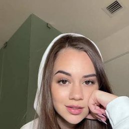 Clara soto, 25, 