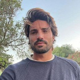 Deniz, 33, 