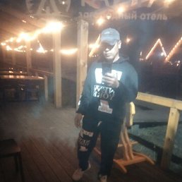 Muhriddin, 33, -
