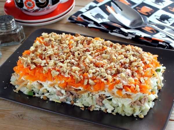 Салат «Старая гавань».Очень вкусный и нежный слоеный салат с печенью трески, картофелем, яйцами, ...