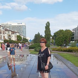 Lena, 58, 
