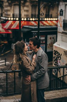 — Я не хочу уезжать отсюда, — сказала она. — Завтра ты забудешь об этом, — ответил я. — Мы поедем в ...