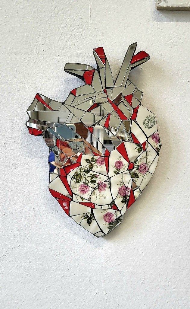 Мозаика из битой керамики — это не только декоративный приём, но и глубокий символ. Каждый осколок ... - 3