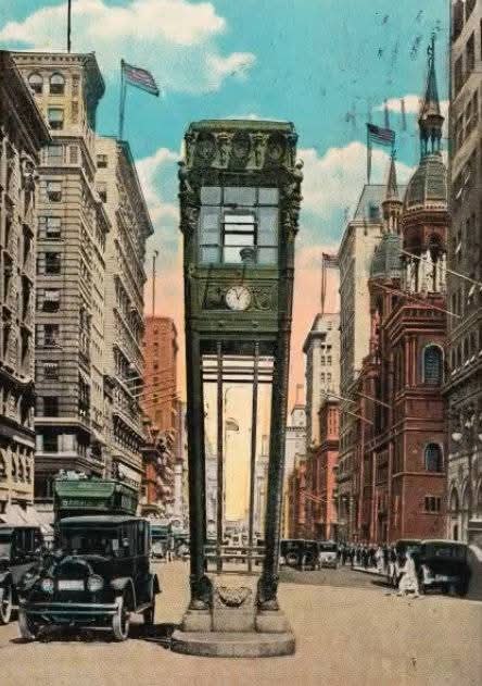 :) Винтажный светофор на З4й стрит и 5-й авеню в Нью-Йорке. США. 1922г. По проекту каждая башня была ...