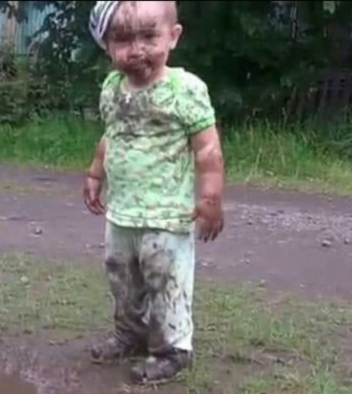 :) К БАБУШКЕ В ДЕРЕВНЮ ( 1 ).Автор Юрий НепольскийК бaбушке в деревню отвезли на лето, Дaже не ...