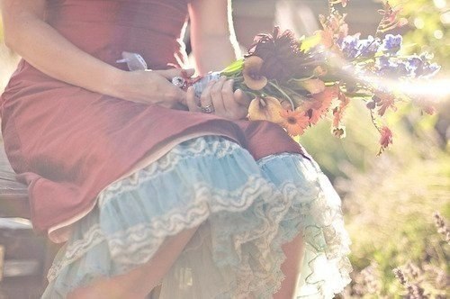 Я одинока... Но любима... Смеюсь, когда так хочется рыдать... Я сильная... Но так легко ранима... Я ...