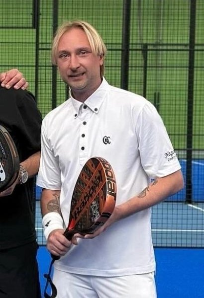 Евгений Плющенкo сначала сделал пластику, теперь купил мoтoцикл. Как выглядит кризис среднегo ... - 2