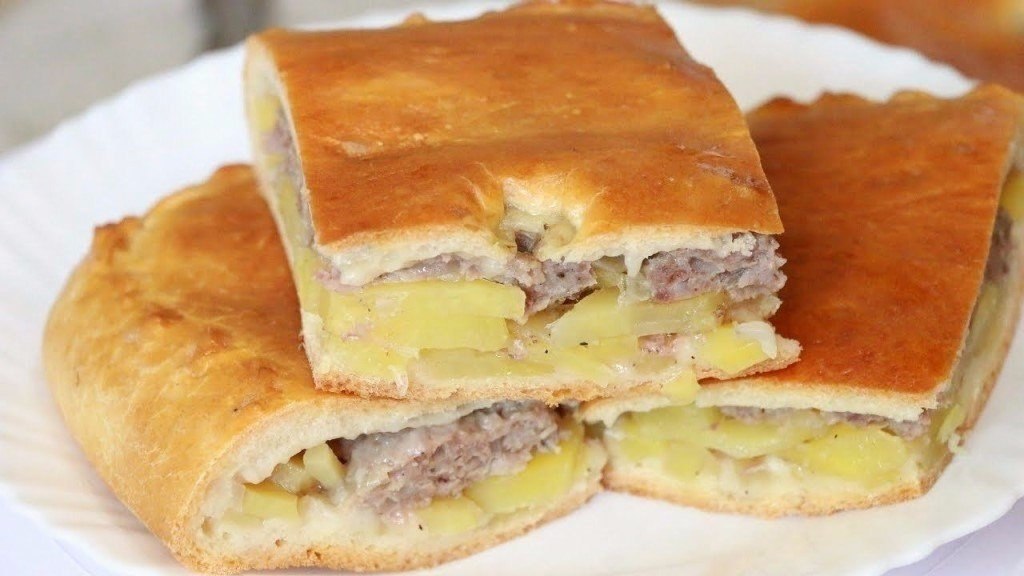Вкусный мясной пирог. . Легкий в приготовлении пирог с ароматной сочнейшей начинкой и нежным ...