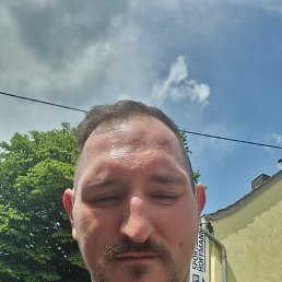 Nico, 33, 