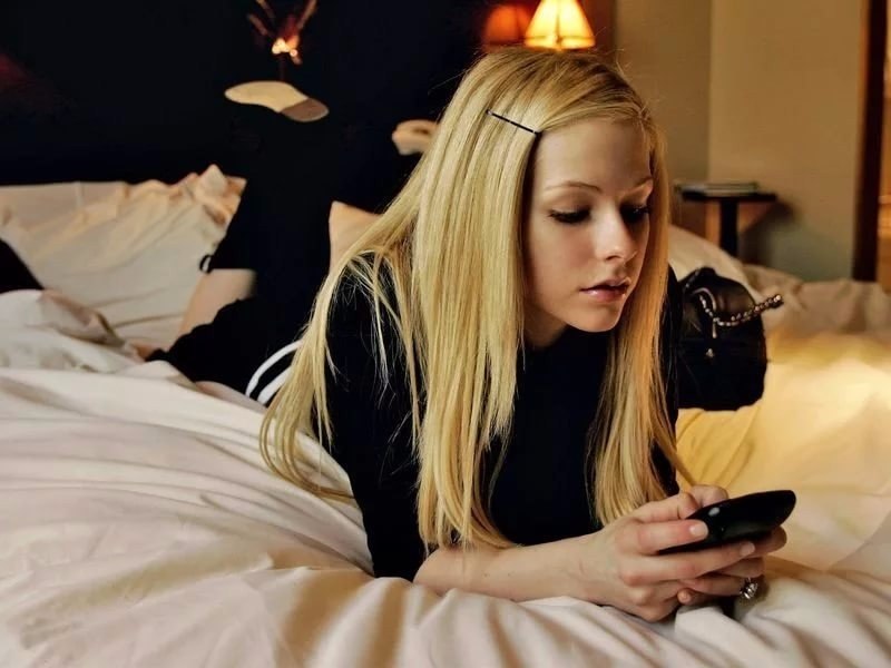 Вчера ночью отправила ему SMS: