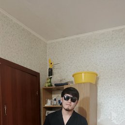 Azizbek, 20, 