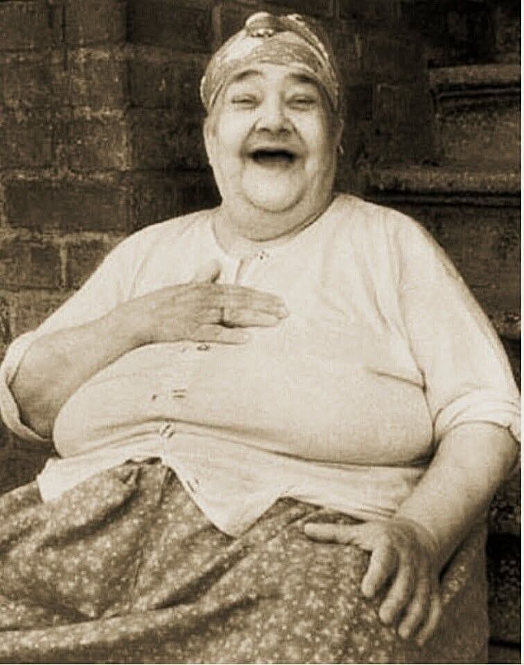 :)      ... Ÿ        ...