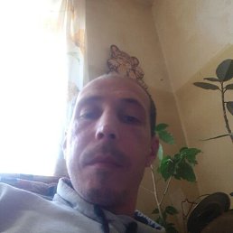 Denis, 32, 