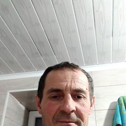 Vitalii, 47, 