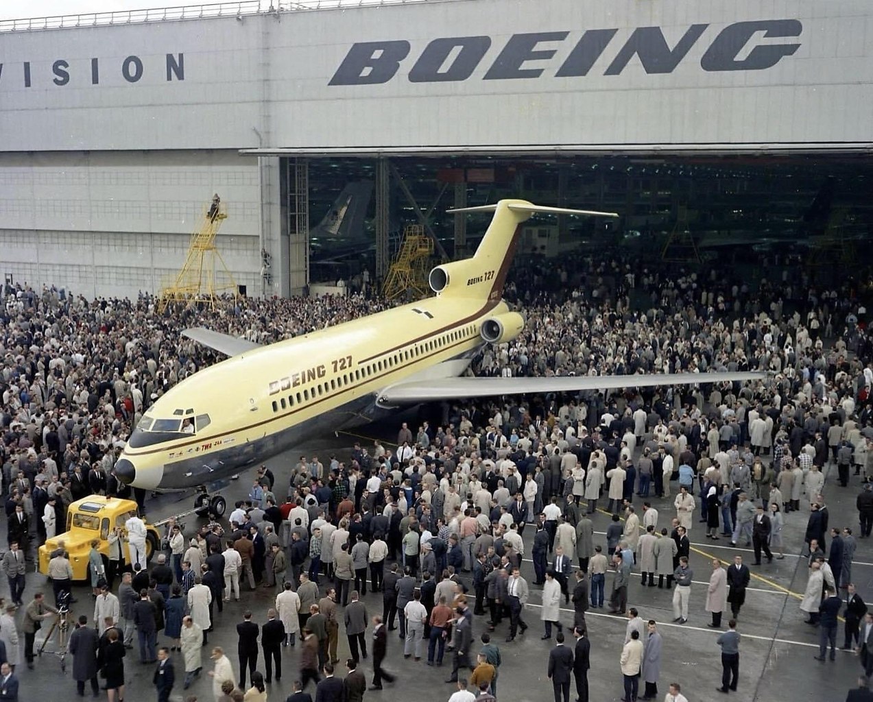   Boeing 727, 1962 .