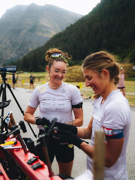 Лу Жанмонно и Жюстин Бреза на совместной тренировке. соцсети биатлонисток