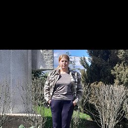 Lena, 60, 