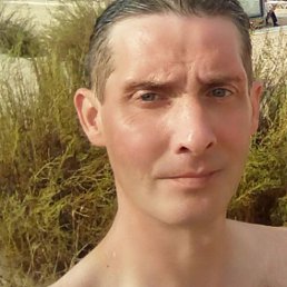Den, 39 , 