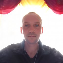 Alekx, 37, 