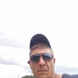 Kosta, 37, 
