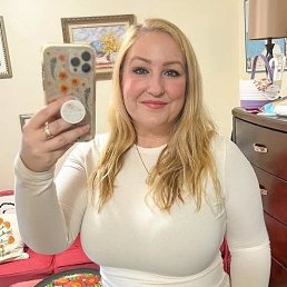 Emilia, 37, 
