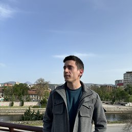 Zax, 28, 
