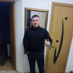 Oleg, 40, 