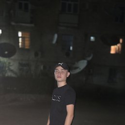 Wiktor, 17, 