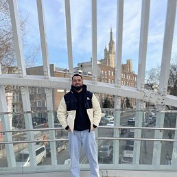 Sherzod, 25, 