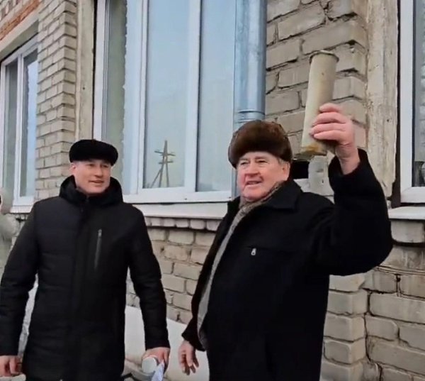 В Советске в школе № 1 вскрыли капсулу времени, которую заложили 57 лет назад. Участникам ... - 3