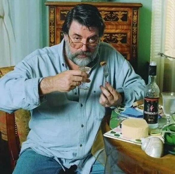 Соображения Ширвиндта правильные - все так и есть. «Сидел я как-то, ел шашлык и размышлял о всяком. ...