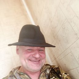 Alecsei, 50, 