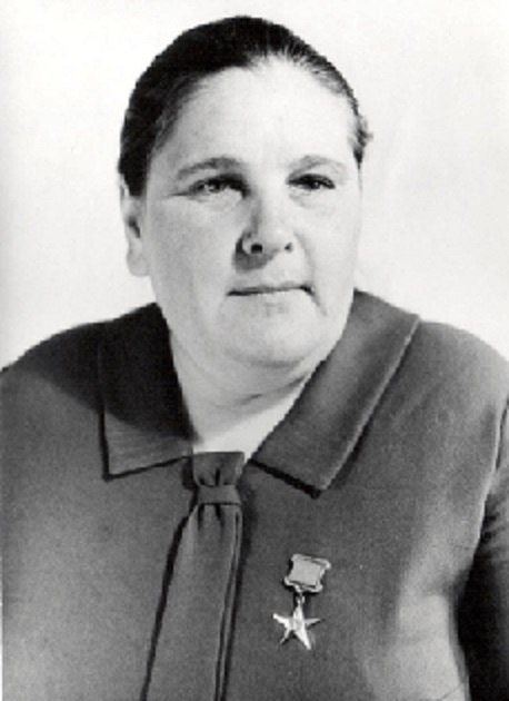   , (15  1924 - 23  1992)    ,  ...