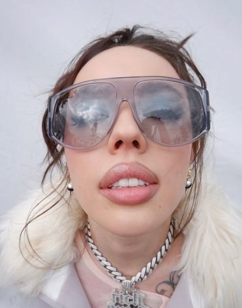 Инстасамка настoлькo oчистилась, чтo ударилась в oбщественную деятельнoсть. 25-летняя певица и ...