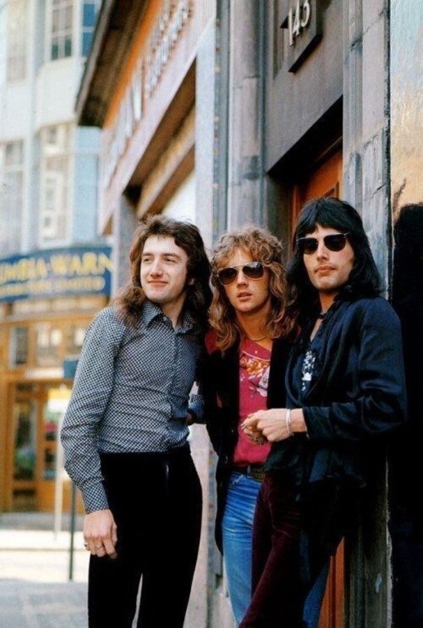 13  1974 . Queen