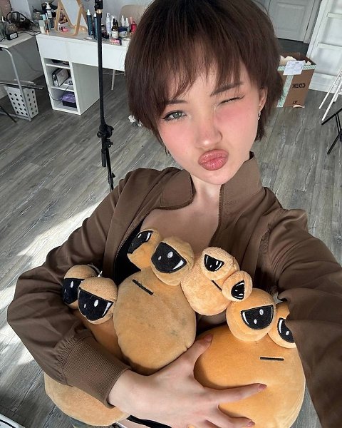 Карина Карамбейби поделилась новыми фотографиями. Девушка вновь стала выходить на связь со своей ...