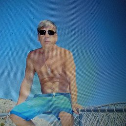 Nikolay, 62, --