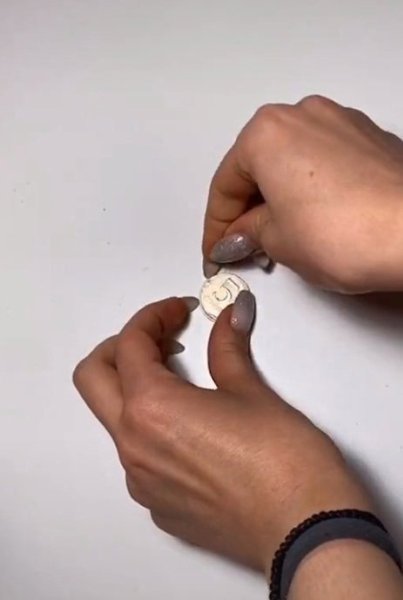 Девушки с длинными ногтями поймут эту боль.Характер - 4