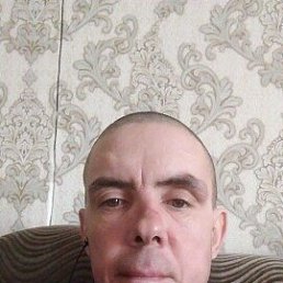 Dmitrii, 44, 