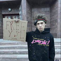 Vlad, 17, 