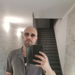 Yohan, 41, 