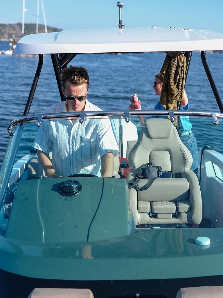 Тарьей Бе отдыхает вместе со своей семьей на яхте. соцсети биатлониста