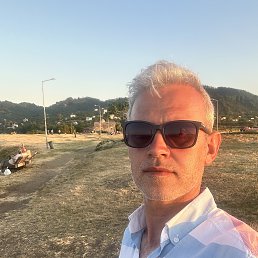 Ali, 41, 